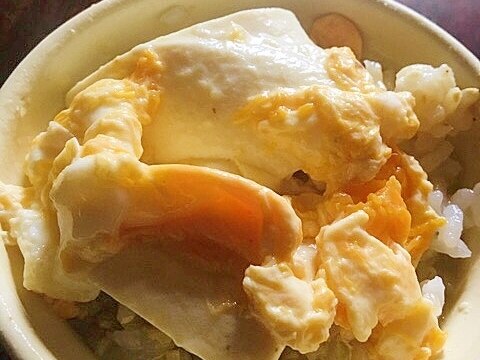 豆腐と卵ののっけ丼